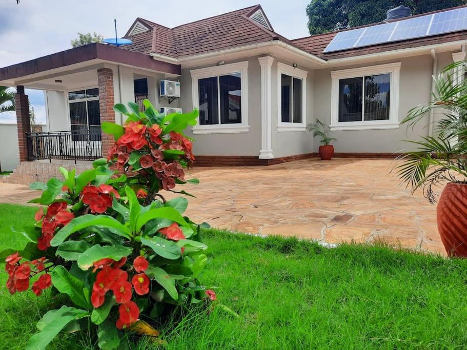 Ellyz Home Stay Moshi Kültér fotó