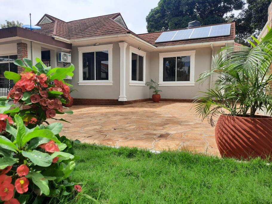 Ellyz Home Stay Moshi Kültér fotó